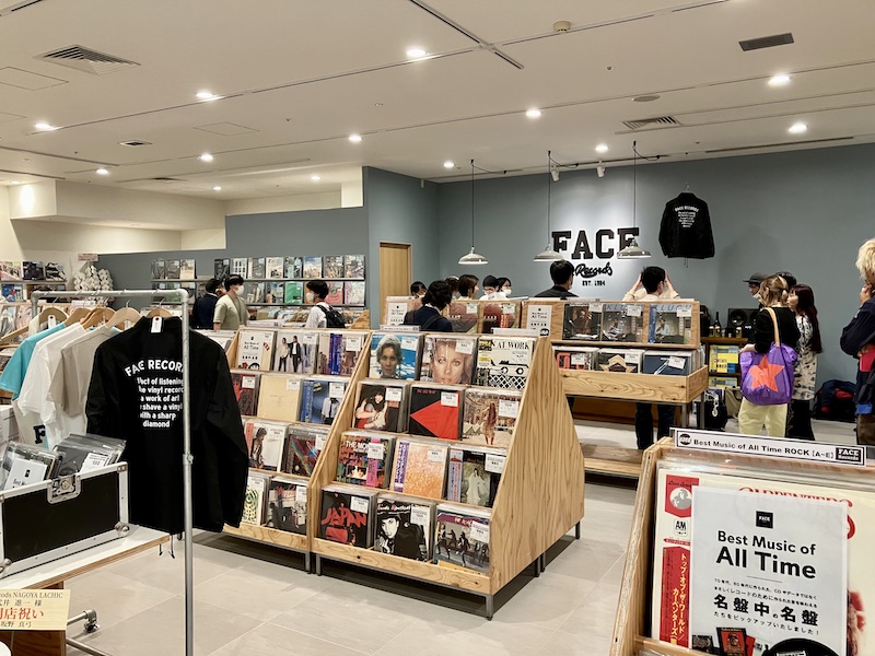 Face Recordsの店内。
