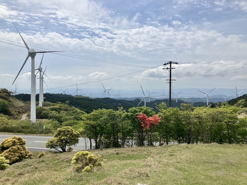 伊賀の風車のある風景