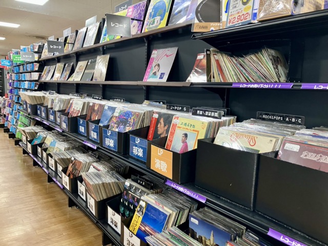 巨大な西友ブックオフのレコードコーナー