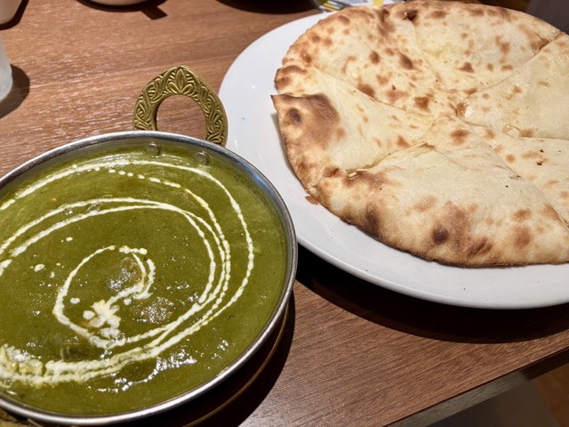 インドカレー店のチーズナン