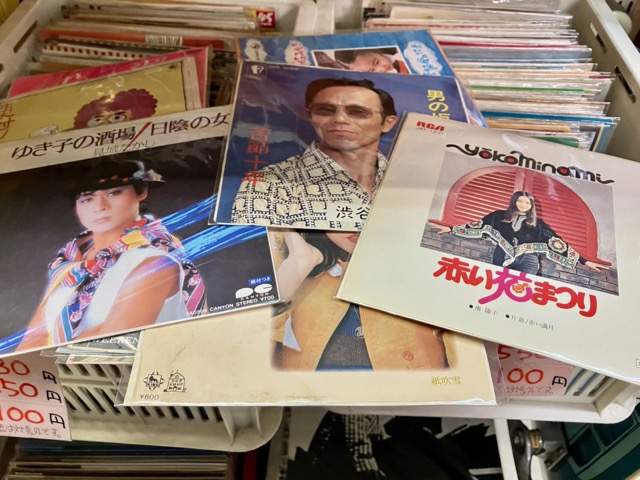 高浜のリサイクルショップ「宝島」のレコードコーナー