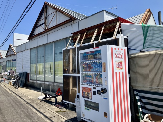 高浜のリサイクルショップ「宝島」の外観