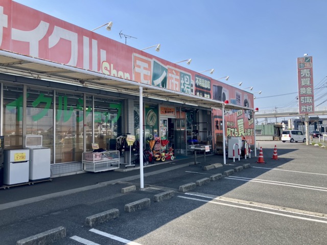 リサイクルショップ「モノ市場」の外観