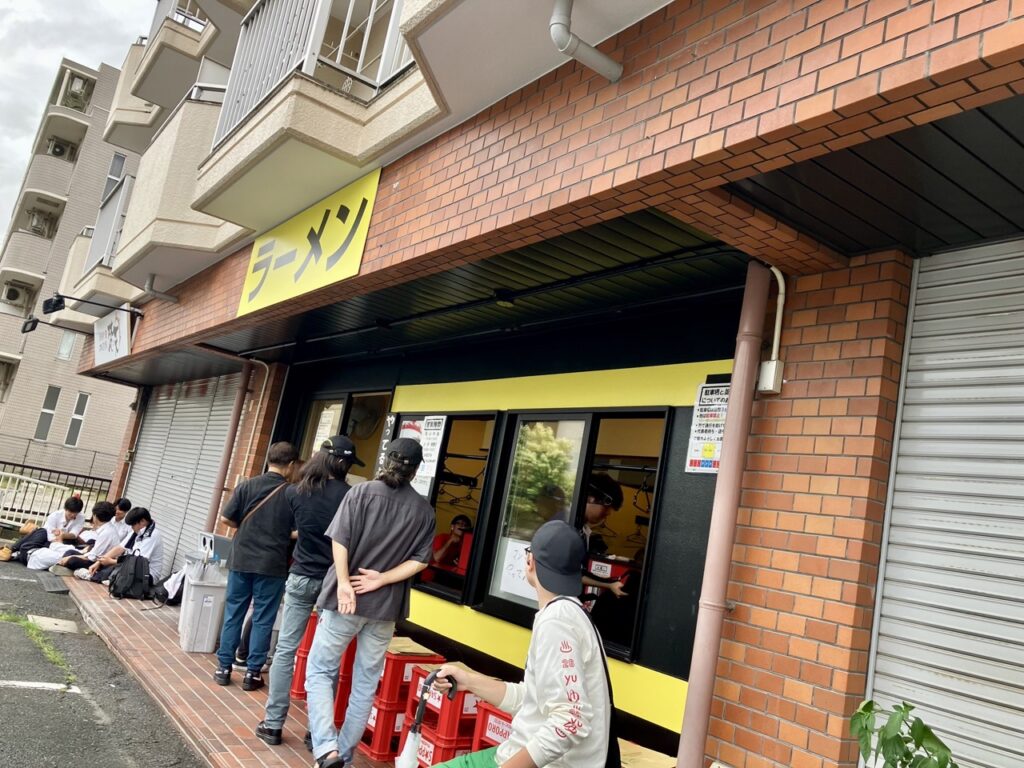 ラーメン(=店名)の外観